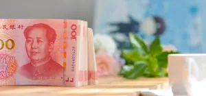 红色流通的人民币图片第张