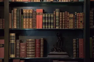 书架上安静的书图片第张