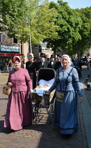 荷兰传统的婴儿车图片第张