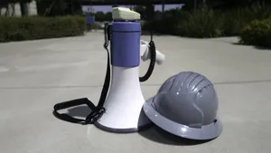 扩音器和安全帽图片第1张