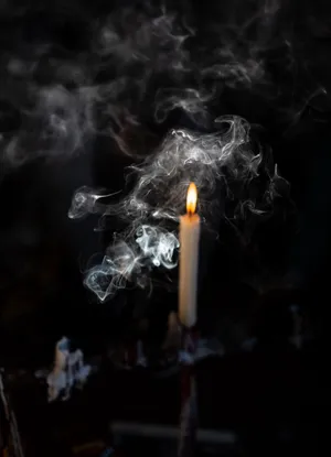 祭奠白色蜡烛图片_1