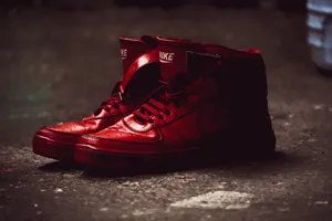 红色耐克运动鞋图片_1