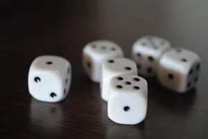 白色骰子图片素材_1