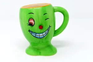 另类可爱绿色杯子图片_1