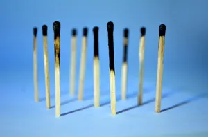 熄火的火柴棍图片_1