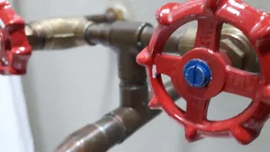 红色水龙头图片_1