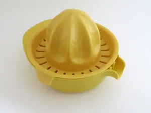 黄色榨汁机图片