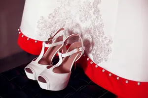 白色鱼嘴婚鞋凉鞋图片_1