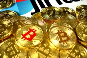 金色比特币素材图片_1