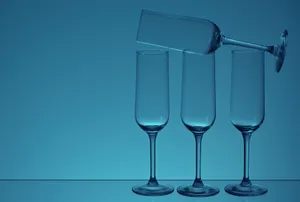 豪华高脚玻璃杯图片_1