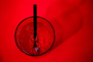 玻璃杯冰块图片_1