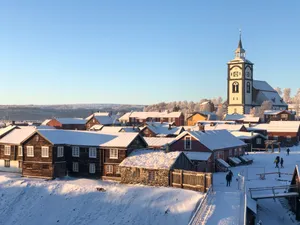 积雪覆盖的房屋建筑图片