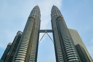 高耸的现代化建筑图片