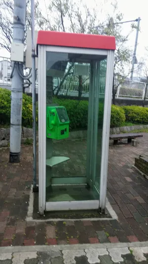 户外的公共电话亭图片第张