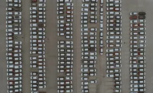 从高空中鸟瞰停车场图片第张