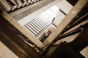 旋转向上的楼梯图片第张