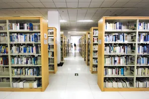 整洁安静的图书馆图片第张