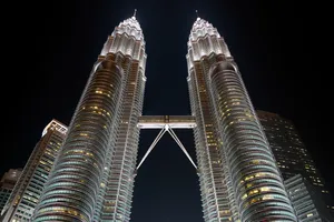 双子塔灯光夜景图片_1