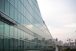 大厦反光玻璃外墙图片_1