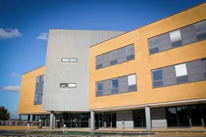 萨里大学图片第1张