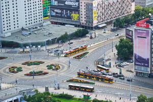 城市街道十字路口航拍图