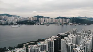 江滨两岸城市建筑群图片第1张