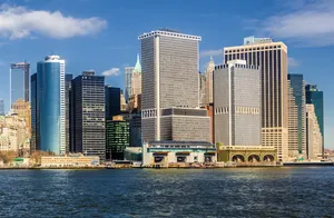 城市建筑物与海水风景图片