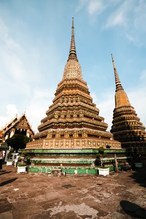 泰国卧佛寺外围建筑图片第1张