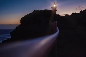 黑夜灯塔图片