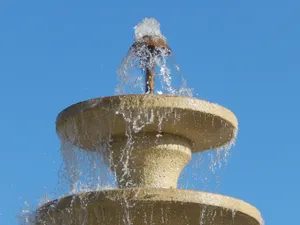 圆形喷水池图片第1张
