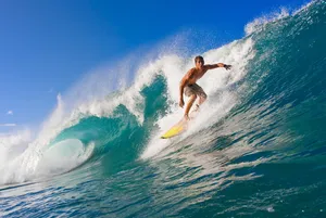 刺激帅气的海上冲浪图片第张