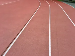 田径场上的塑胶跑道图片第张