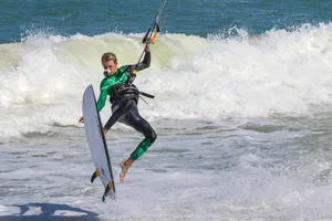 海上的滑水运动图片第张