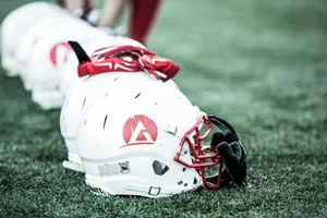 橄榄球运动员头盔图片第张