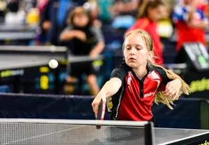 正在打乒乓球的小孩图片第张