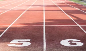 红色的操场跑道图片第张