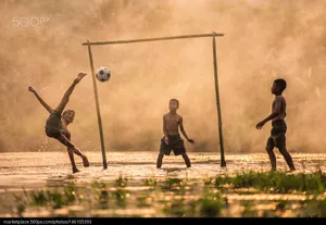 踢足球的男孩们图片第张