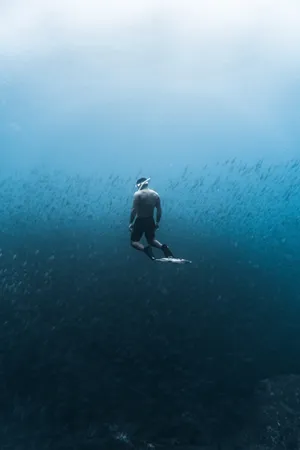深海海底潜水运动图片