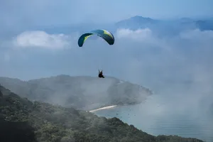 高空跳伞运动员图片第1张