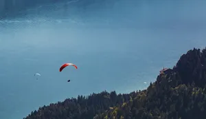 海上高空跳伞运动图片第1张