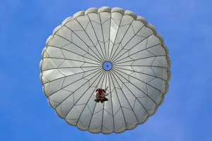 高空跳伞摄影图片第1张