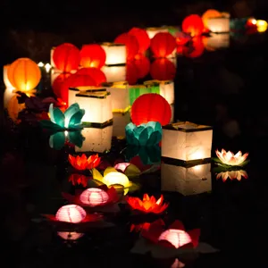 中秋节河上放花灯图片第1张