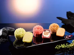中秋月饼圆月图片第1张