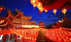 除夕夜大红灯笼高高挂图片_1