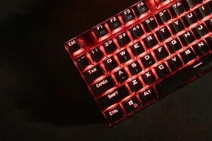 彩色发光键盘特写图片第1张