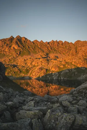 石头山湖泊山水风景图片_1