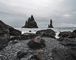 黑白海岸线摄影图片