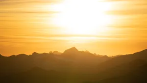 山峰朝阳早霞图片_1