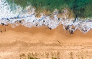 海边浪花沙滩图片_1