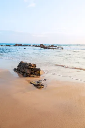 清澈海滩唯美风景图片